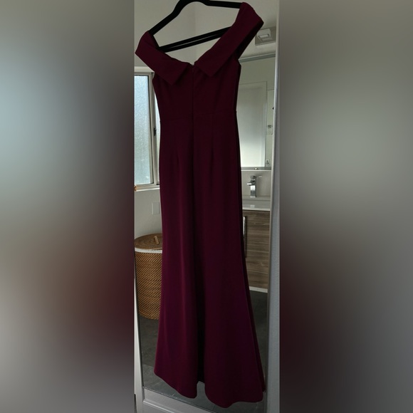 Lulus off shoulder floor length gown like new - Picture 4 of 7